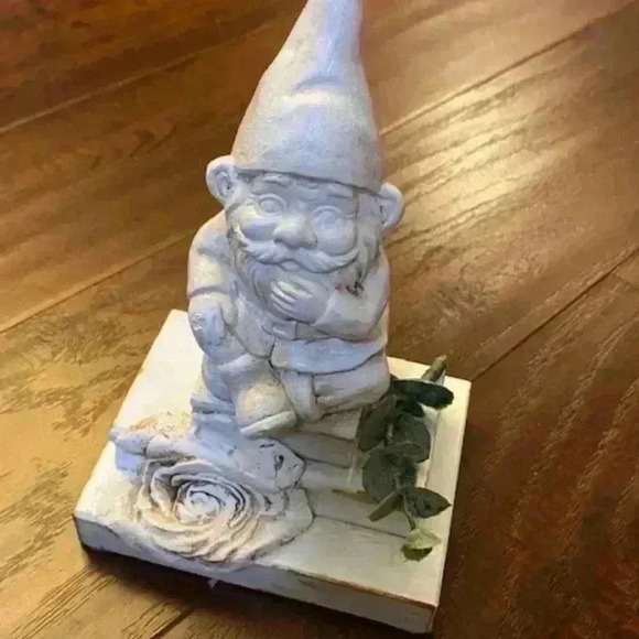 Homemade Gnome Accent Christmas Decor Paper Weight - Picture 4 of 6